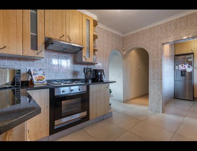 3 BEDROOM FREEHOLD SOLD IN MULBARTON